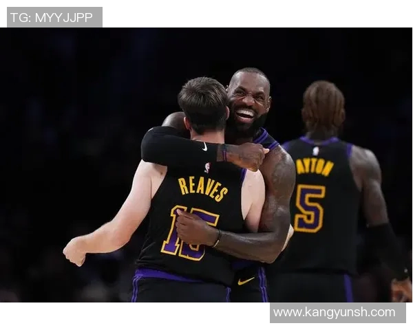 詹姆斯首秀11分12助东契奇37分10助 湖人140-125击败爵士豪取3连胜 詹姆斯首秀11分12助东契奇37分10助 湖人140-125击败爵士豪取3连胜